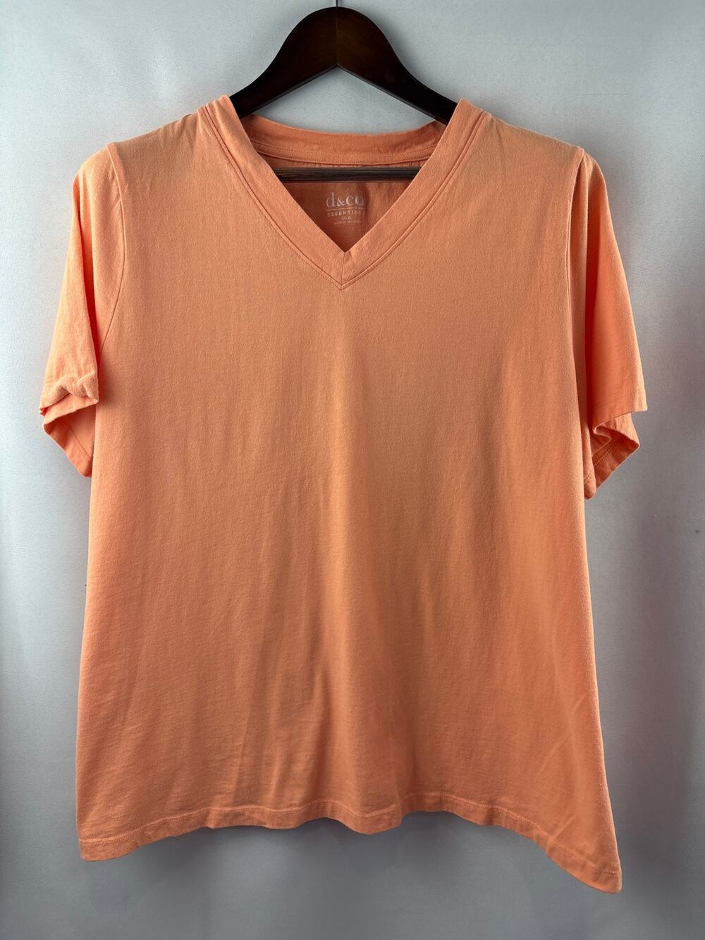 Women’s D&Co XL Pale Orange V-Neck T-Shirt
